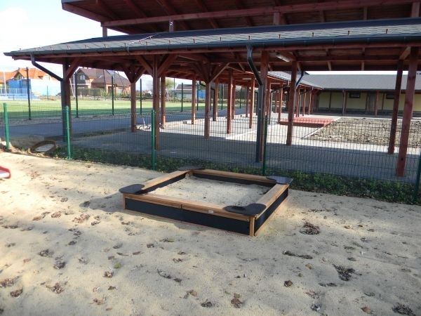 Sandkasten 202 x 202 cm, schwarz