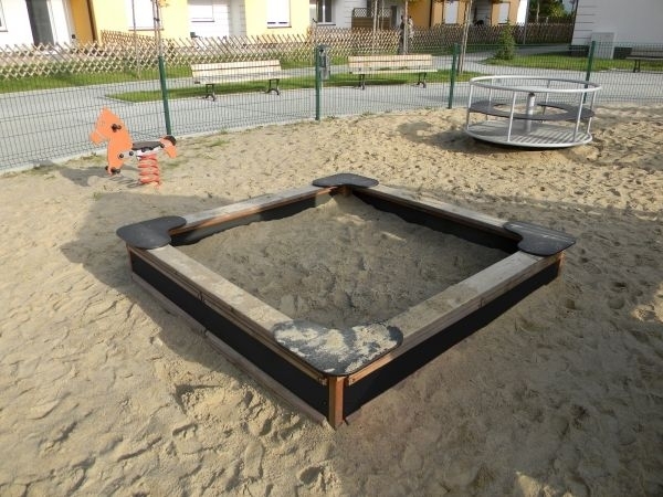 Sandkasten 202 x 202 cm, schwarz